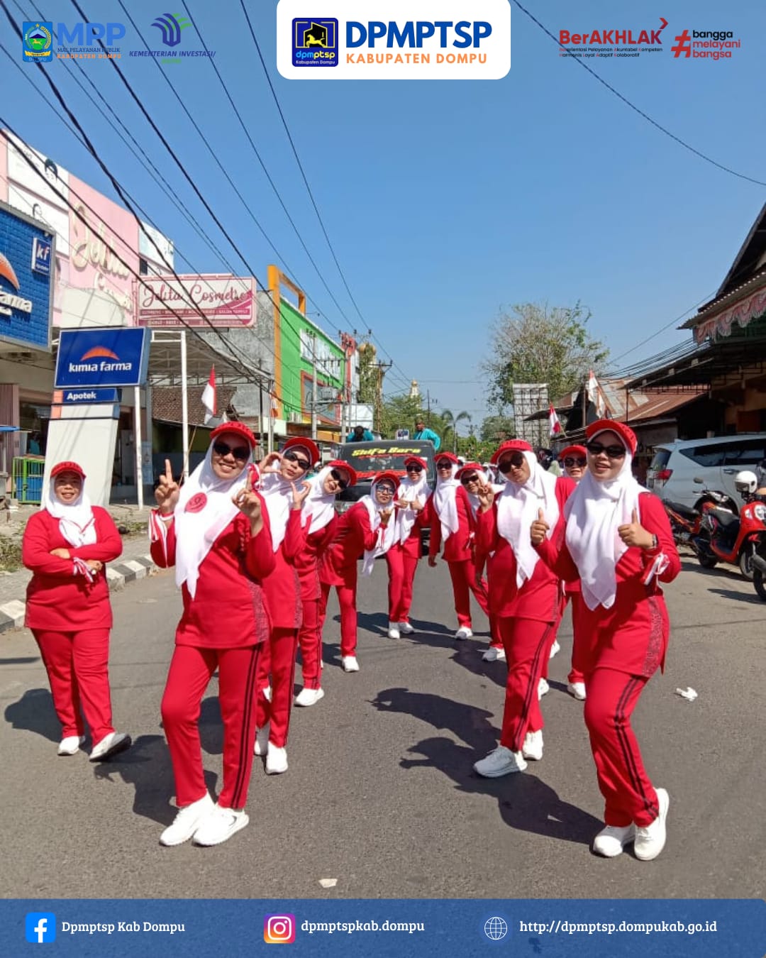 Perayaan HUT RI- Ke-80, Ibu-ibu Dpmptsp Kabupaten Dompu Ikut Tampil Gerak Jalan 8Km.