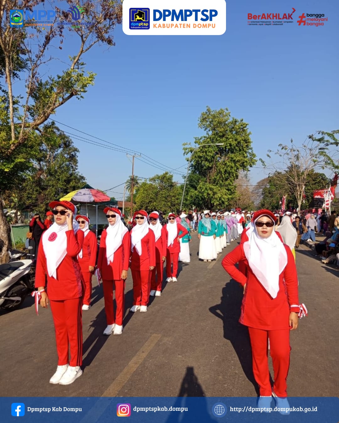Perayaan HUT RI- Ke-80, Ibu-ibu Dpmptsp Kabupaten Dompu Ikut Tampil Gerak Jalan 8Km.
