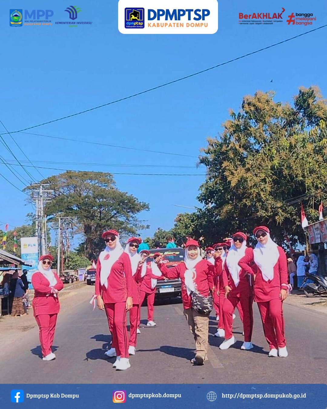 Perayaan HUT RI- Ke-80, Ibu-ibu Dpmptsp Kabupaten Dompu Ikut Tampil Gerak Jalan 8Km.